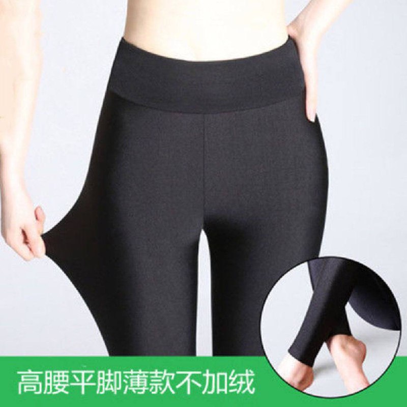 Лёгкие женские брюки с высокой посадкой — тонкая, эластичная ткань, идеально подходящая для тёплой погоды.