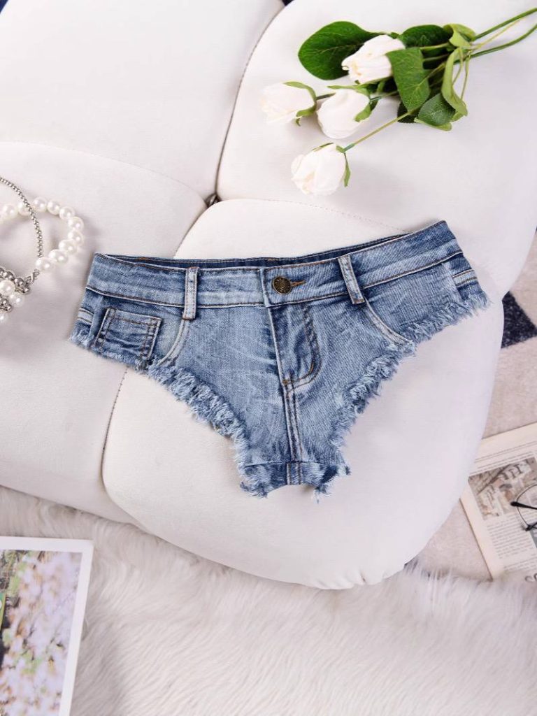 Сексуальные женские джинсовые шорты‑hot pants, ультракороткие, с эффектными рваными деталями в европейско‑американском стиле.