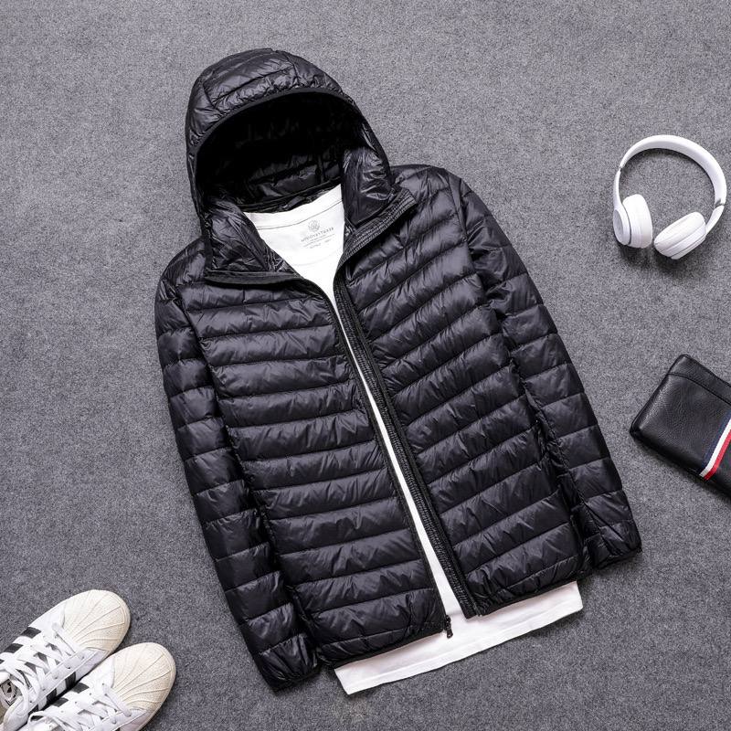 Лёгкая утеплённая куртка, короткий фасон, удобна для повседневной носки в холодное время.