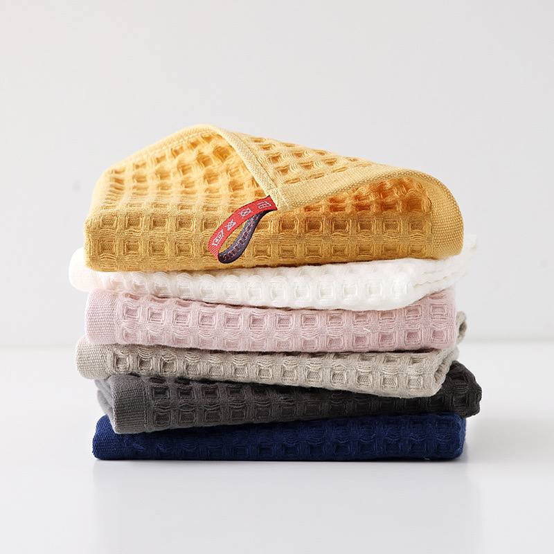 Мягкое хлопковое вафельное полотенце в японском стиле. Быстро впитывает влагу и сохнет.